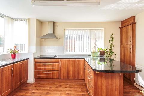 2 bedroom bungalow to rent, Common Edge Road, Lancashire FY4