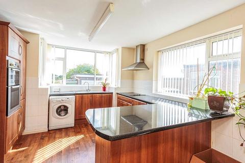 2 bedroom bungalow to rent, Common Edge Road, Lancashire FY4