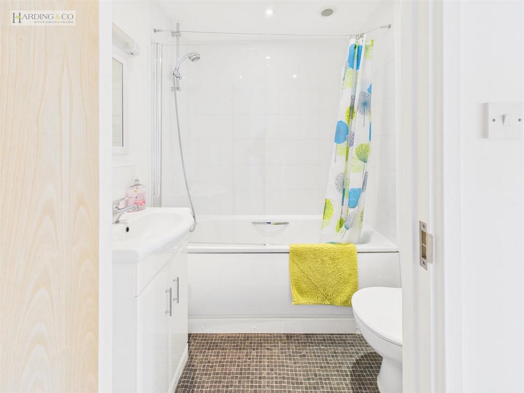 Bathroom (2).jpg