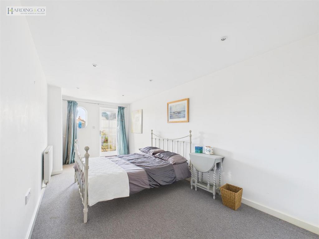 Main Bedroom (2).jpg