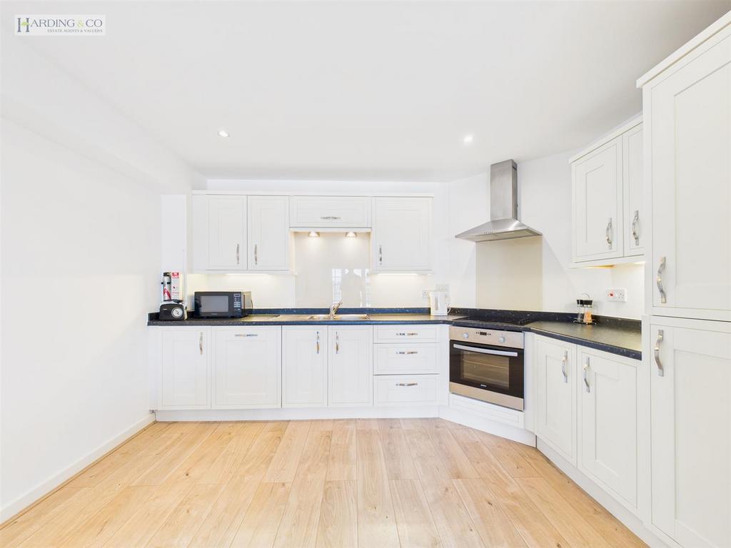 Kitchen (2).jpg