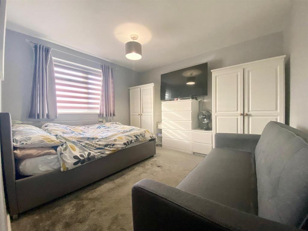 Bedrooom 1 (3).jpg