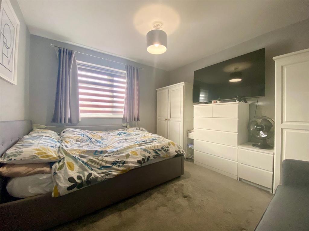 Bedroom 1 (1).jpg