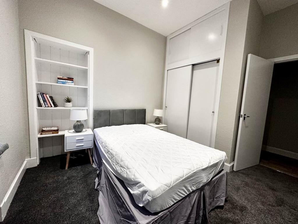 Bedroom (a)