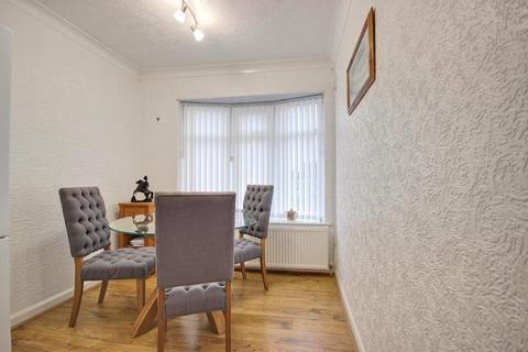 2 bedroom detached bungalow for sale, Gloucester Road, Hull