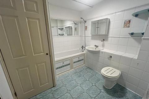 2 bedroom house to rent, Lucas Gardens, London