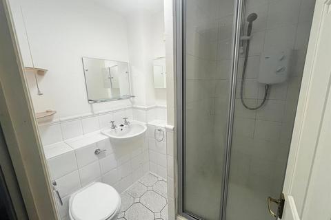2 bedroom house to rent, Lucas Gardens, London