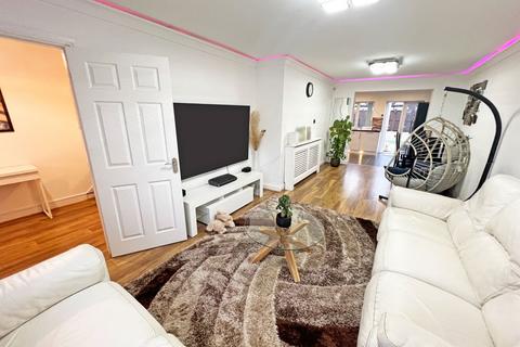 3 bedroom semi-detached house for sale, Braemar Close, Leicester, Leicestershire, LE4 7PL
