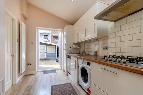 2 bedroom flat to rent, Mackeson Road, Hampstead