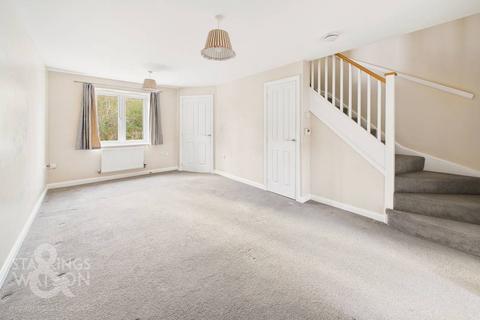 3 bedroom semi-detached house for sale, Woodpecker Way, Queens Hill, Norwich