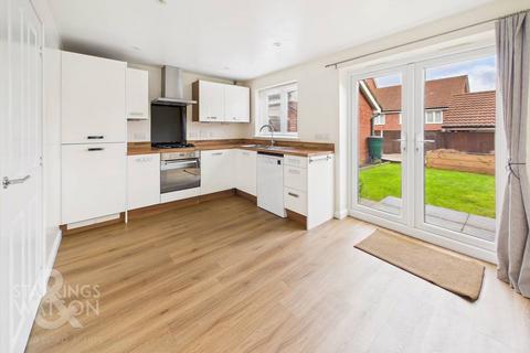 3 bedroom semi-detached house for sale, Woodpecker Way, Queens Hill, Norwich