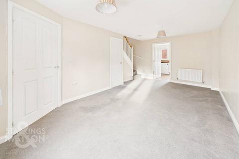 3 bedroom semi-detached house for sale, Woodpecker Way, Queens Hill, Norwich