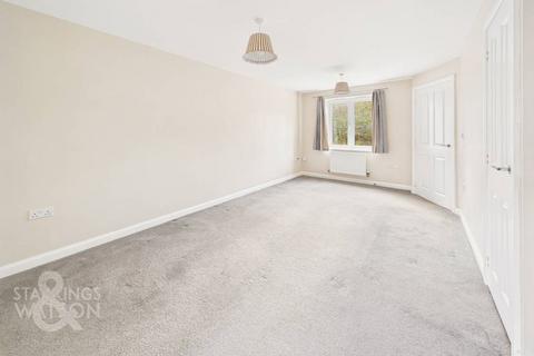 3 bedroom semi-detached house for sale, Woodpecker Way, Queens Hill, Norwich