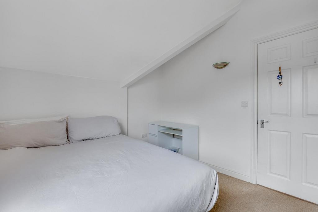 09-9809 JHProp Wpen - FLat 5, 65 Grosvenor Road - 4.