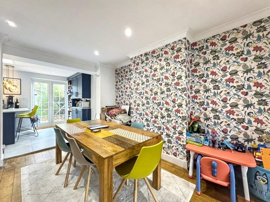 Open plan dining/kitchen area
