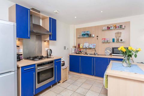 2 bedroom flat to rent, Hopton Road, Woolwich, London, SE18