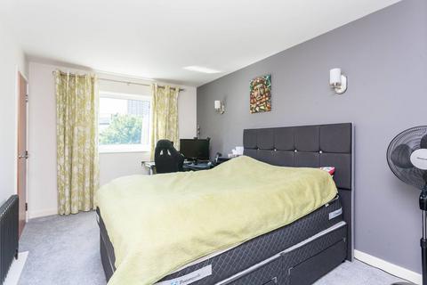 2 bedroom flat to rent, Hopton Road, Woolwich, London, SE18