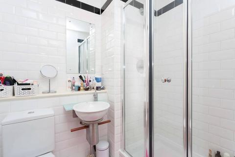 2 bedroom flat to rent, Hopton Road, Woolwich, London, SE18