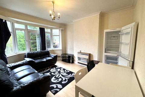 4 bedroom semi-detached house to rent, Victoria Park Road, Leicester LE2
