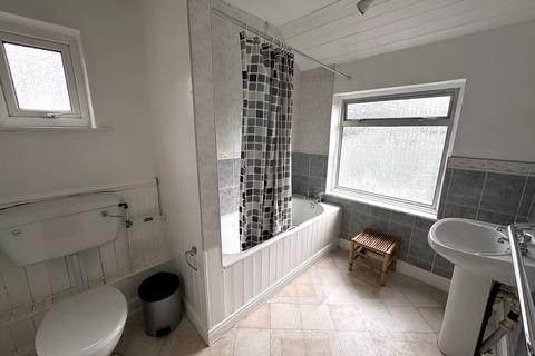 4 bedroom semi-detached house to rent, Victoria Park Road, Leicester LE2