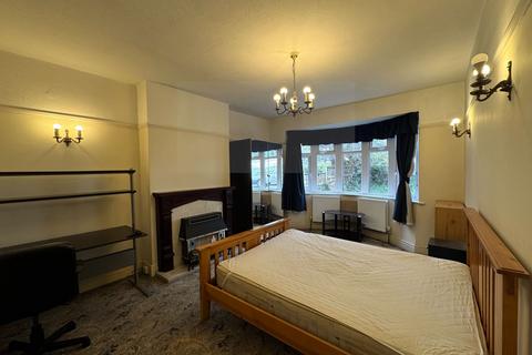 4 bedroom semi-detached house to rent, Victoria Park Road, Leicester LE2