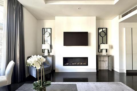 1 bedroom flat to rent, 62 Green Street, Mayfair, London