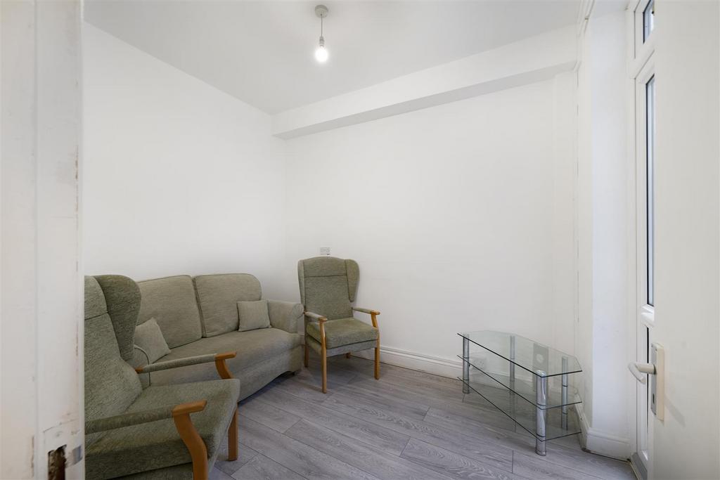 104 London Road - x9 LHnr2knsoi1p G7 Fc V2.jpg