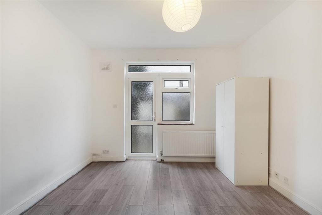 104 London Road - HI9 DLDp Qe F4a RALb Qe Nj.jpg