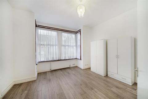 2 bedroom flat to rent, London Road, Wembley