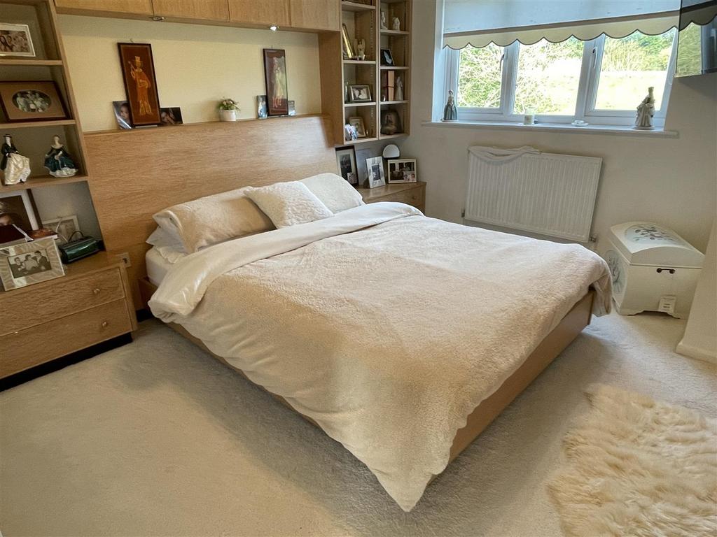 Bedroom 1.JPG