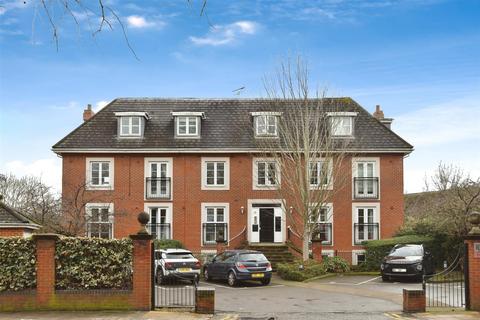 undefined, London Road, Brentford
