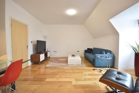 3 bedroom maisonette for sale, London Road, Brentford
