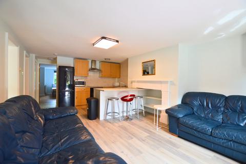 3 bedroom flat to rent, Claremont Drive, Leeds LS6