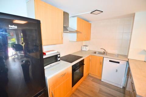 3 bedroom flat to rent, Claremont Drive, Leeds LS6