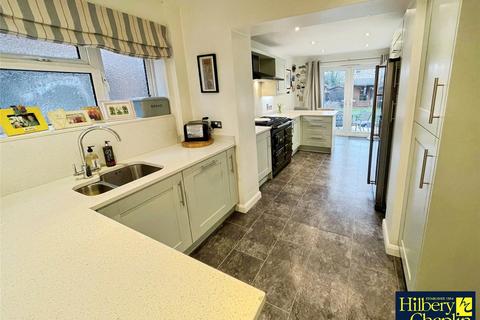 4 bedroom semi-detached house for sale, Cumberland Avenue, Hornchurch, Havering, RM12