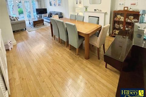 4 bedroom semi-detached house for sale, Cumberland Avenue, Hornchurch, Havering, RM12