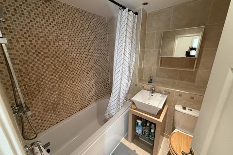 2 bedroom apartment to rent, Armstrong Quay, Liverpool, Merseyside, L3