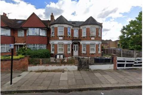 Studio to rent, Palmerston Road, London N22