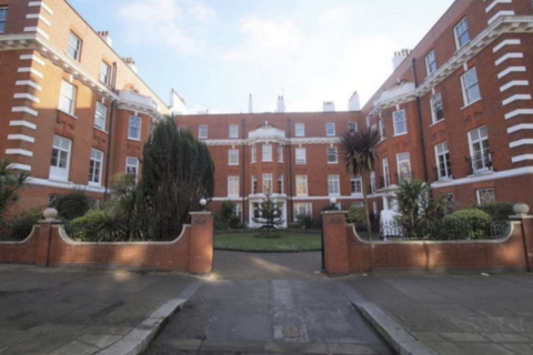 1 bedroom in a flat share to rent, Elgin Avenue, London W9