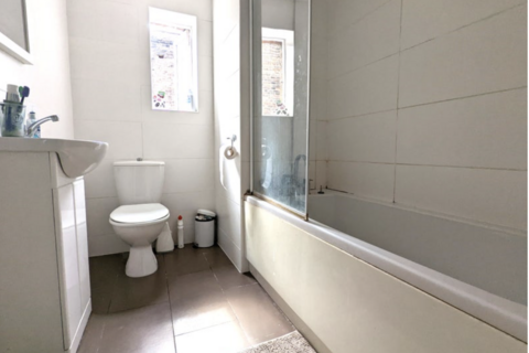 1 bedroom in a flat share to rent, Elgin Avenue, London W9