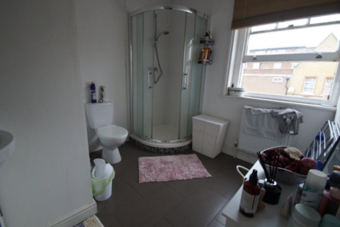 1 bedroom in a flat share to rent, Elgin Avenue, London W9