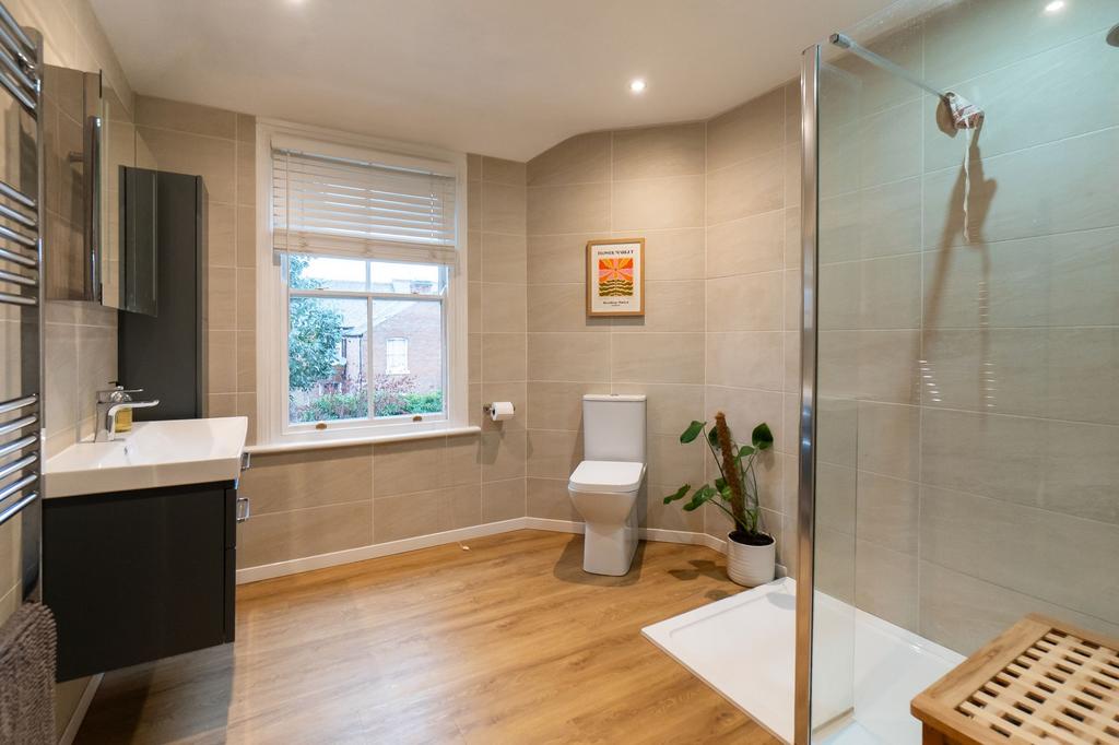 Tom - en-suite