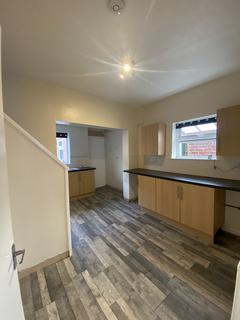 2 bedroom end of terrace house to rent, De La Pole Avenue, Hull HU3