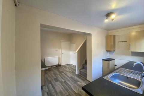 2 bedroom end of terrace house to rent, De La Pole Avenue, Hull HU3