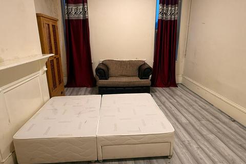 undefined, High Street North, Dunstable LU6