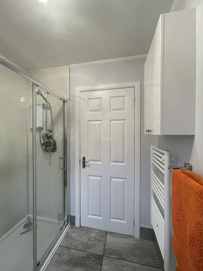 Shower Room b.JPG