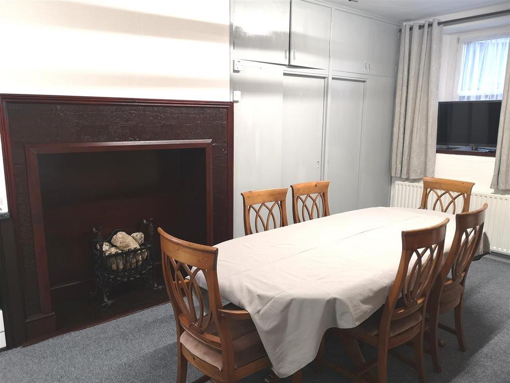 Kitchen dining room