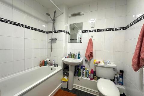 1 bedroom flat to rent, 1 -3 Gammons Lane, Watford WD24
