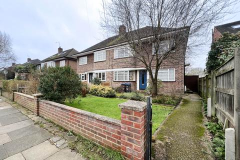 2 bedroom maisonette to rent, Richmond Rd, London