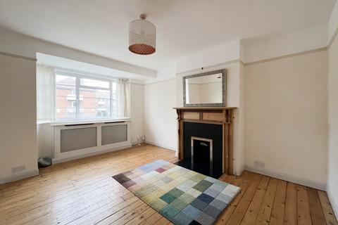2 bedroom maisonette to rent, Richmond Rd, London